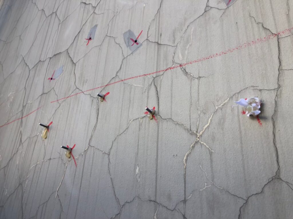 外壁アンカーピン打設