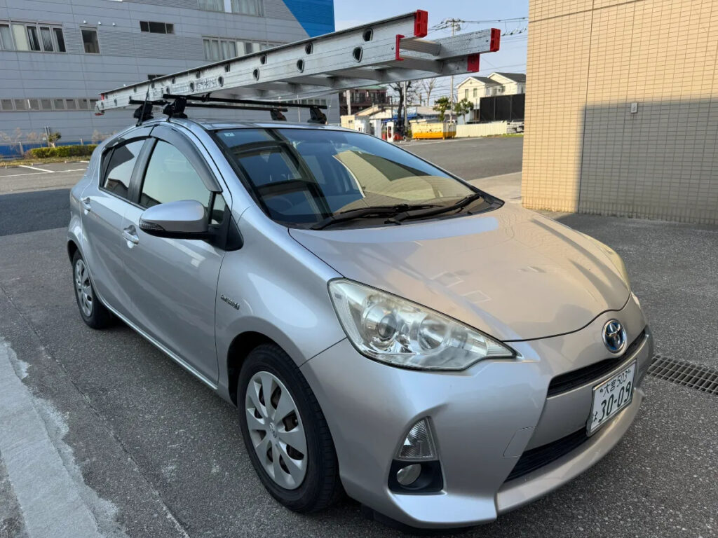 丸山建設(株)社用車のアクア