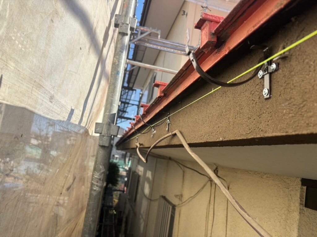雨樋修繕工事中の様子