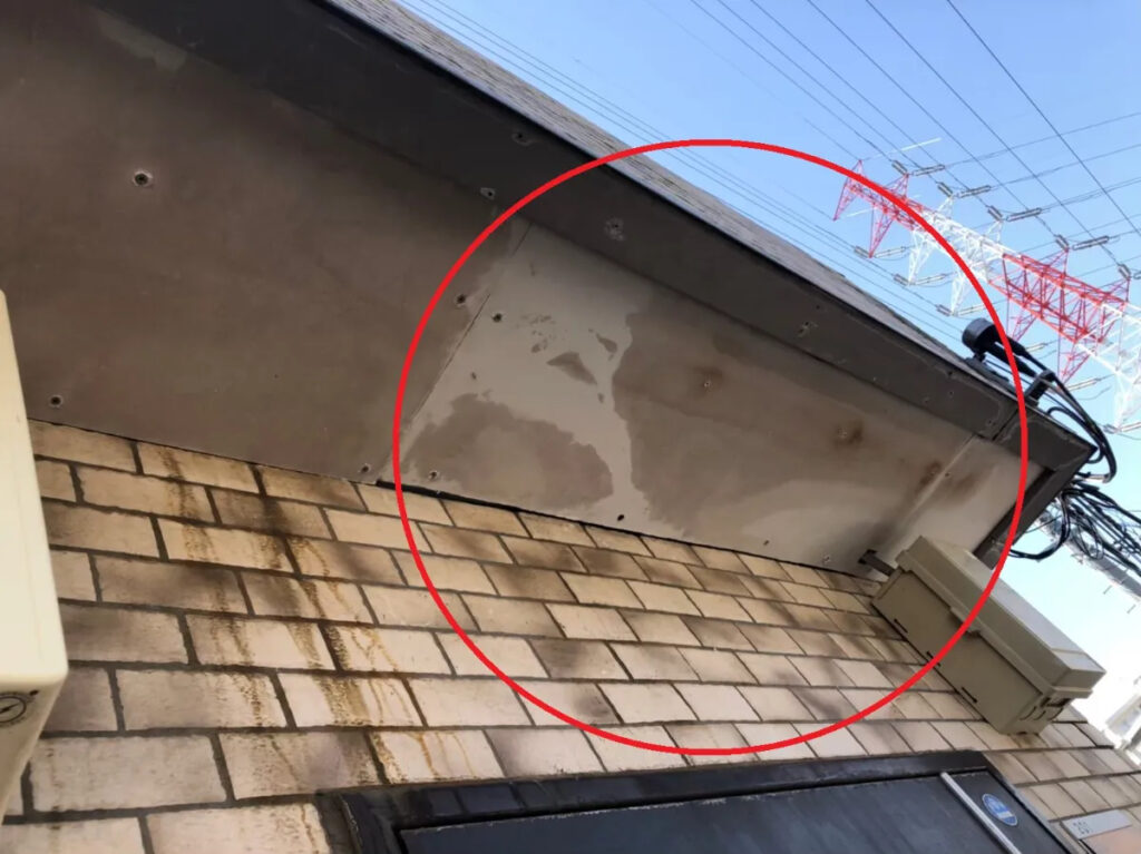 屋根裏や軒天の異常チェック