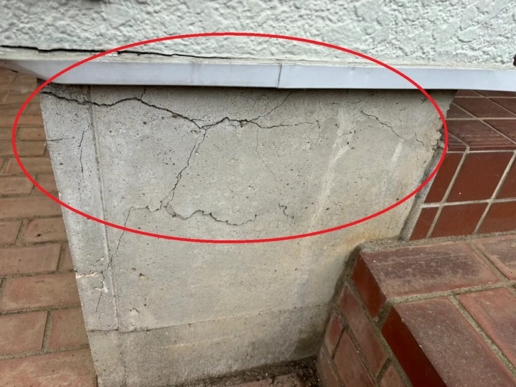 “たった0.3mm”のひび割れが将来の大トラブルに