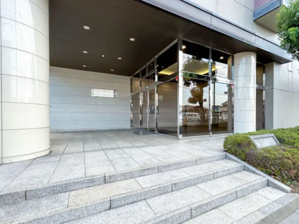 丸山建設（株）本社玄関