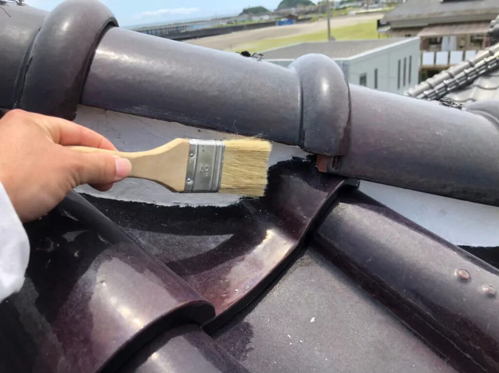 どうして屋根塗装と漆喰補修が必要なのか?