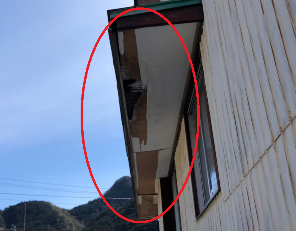 軒天破損が増えている理由 – 風圧のメカニズム