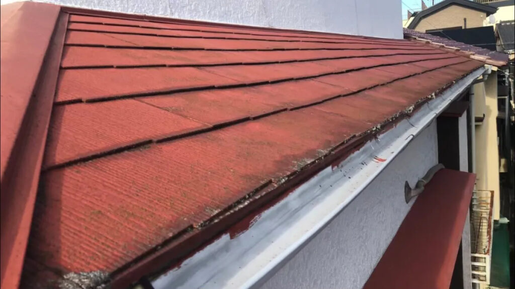 なぜ屋根塗装は「10年に一度」が目安なのか?