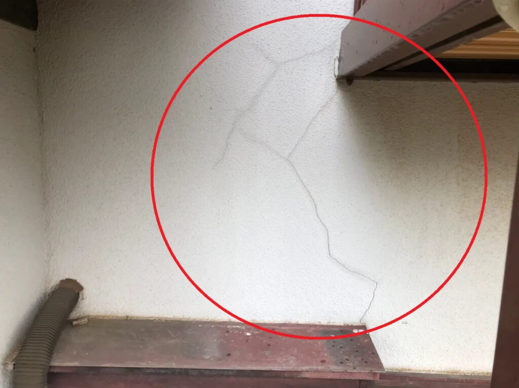 なぜ地震で外壁が割れるのか?