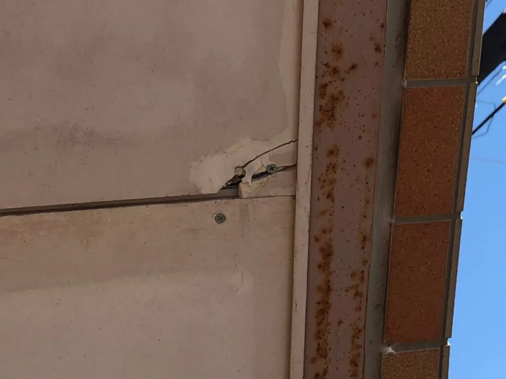 なぜ外壁から軒天に雨水が回るのか?