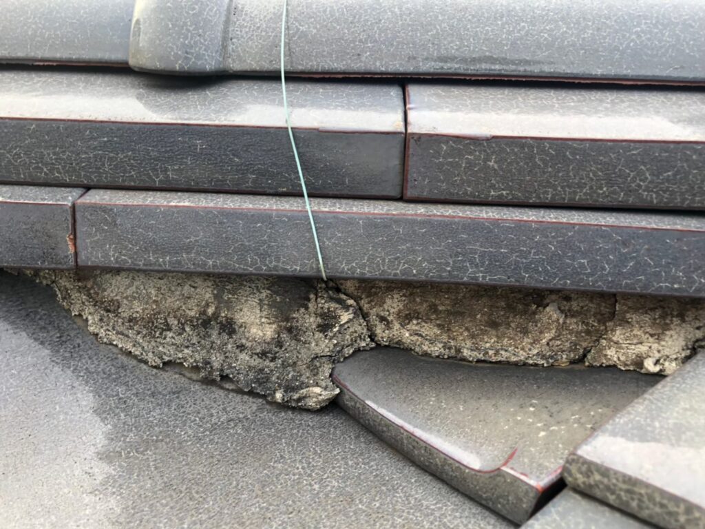 埼玉県全域で急増中の瓦屋根トラブル　漆喰の剥がれがシロアリ被害や天井シミにつながる理由と丸山建設が行う安全診断