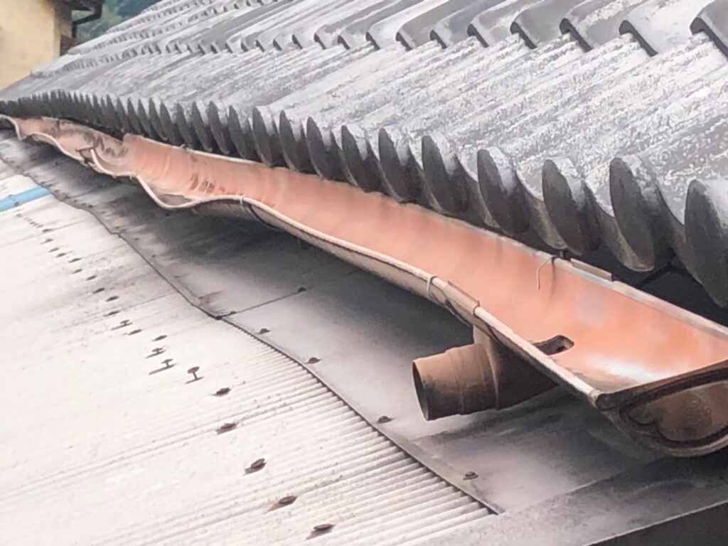 築10年を超えたら要警戒！ たった1ヵ所の雨樋破損が引き起こす住宅全体のトラブルと修理のポイント