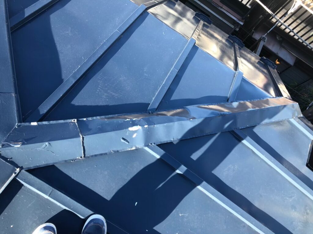 屋根の寿命を延ばす秘訣は棟板金にあり？“3年ごとの点検”がカギとなる理由を解説！