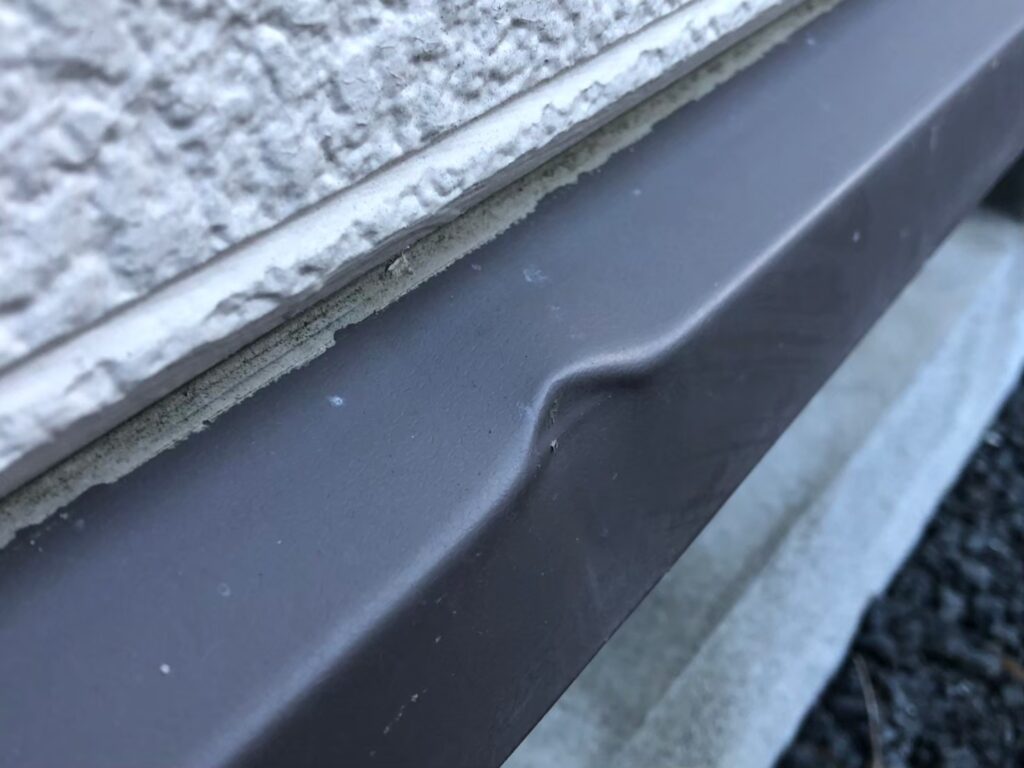 見落としがちな土台水切りの破損…放置期間で変わる劣化進行4段階と外壁・床下に及ぶ深刻な被害とは？