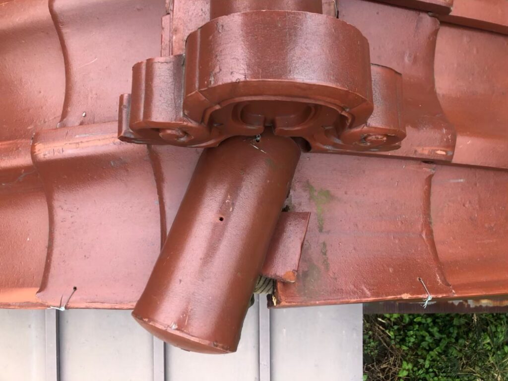 実は人身事故にもつながる！？瓦屋根の落下事故が年間100件を超える理由と、築年数・劣化症状別に見る補修の必要性と対策法