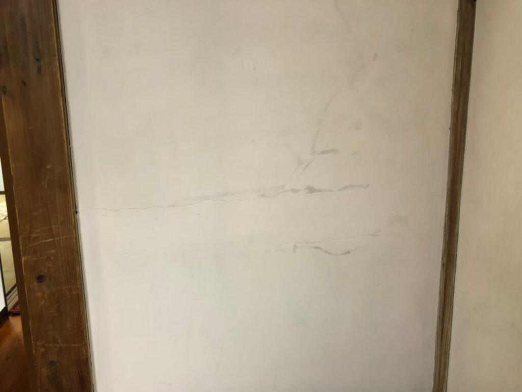 “室内のクロスに異常＝外壁に問題あり!?” 気づかないうちに進行する雨漏り・結露・カビ被害の3大リスクと今すぐやるべき対策5選