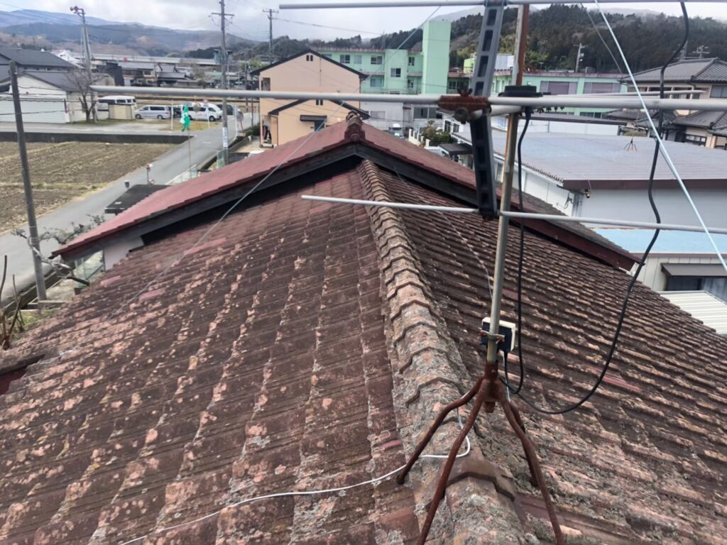 夏の紫外線が屋根を直撃！放置するとたった3年で劣化が急加速する3大リスクと、再塗装・修理のタイミングを見極めるための重要チェックポイントとは？