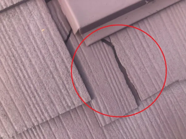 夏の紫外線が屋根を直撃！放置するとたった3年で劣化が急加速する3大リスクと、再塗装・修理のタイミングを見極めるための重要チェックポイントとは？