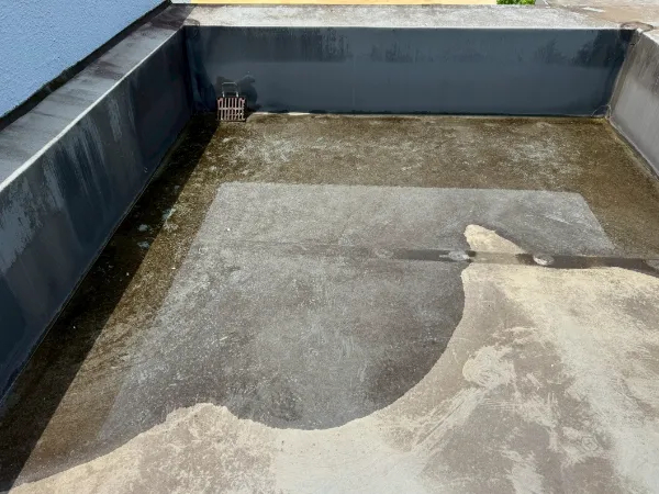 「まだ大丈夫」は危険信号！防水工事が必要な3大部位（陸屋根・ベランダ・バルコニー）の劣化兆候と、築年数別にわかる最適なメンテナンス時期＆施工費用を完全解説