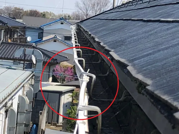 雨樋の不具合に気づいてますか？築年数・台風・落ち葉の季節に要注意！プロが推奨する3つの点検タイミングと見逃しがちな劣化サインとは