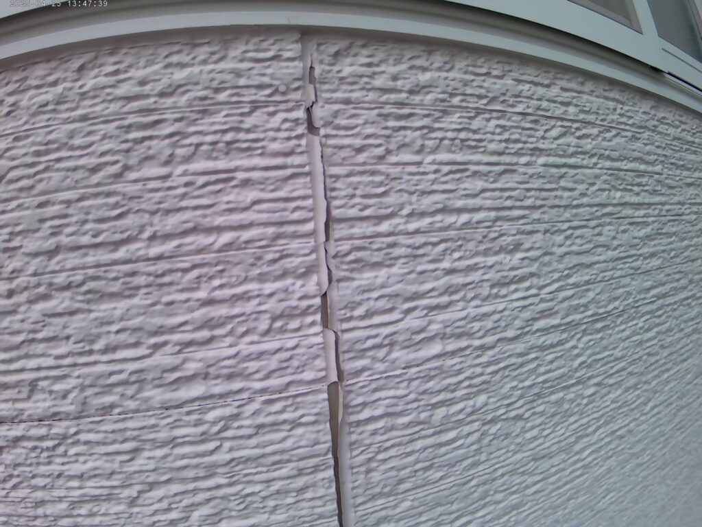 見逃すと雨漏り・カビ・家の寿命に直結！？コーキングの劣化が引き起こす深刻なトラブルと、症状の見分け方・補修タイミング・正しいメンテナンス方法を徹底解説