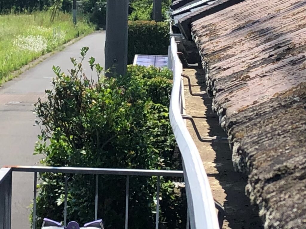 雨樋の不具合に気づいてますか？築年数・台風・落ち葉の季節に要注意！プロが推奨する3つの点検タイミングと見逃しがちな劣化サインとは