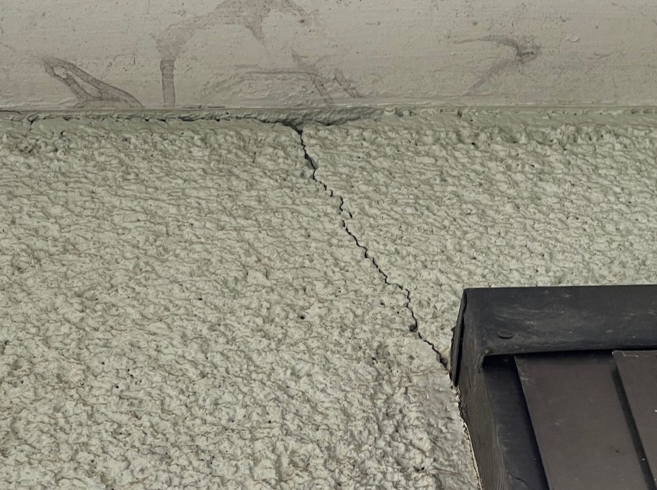 地震の後に外壁にひび割れが…それでも放置していませんか？さいたま市で増えている見えない外壁トラブルと、雨漏りや構造劣化を防ぐために今やるべき修繕対策とは