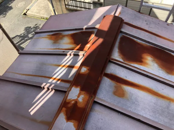 【上尾市の屋根トラブル注意報】棟板金の釘浮きは地上から見えない！？ドローン点検でしかわからない隠れ劣化と早期修理で防げる雨漏り・腐食・事故