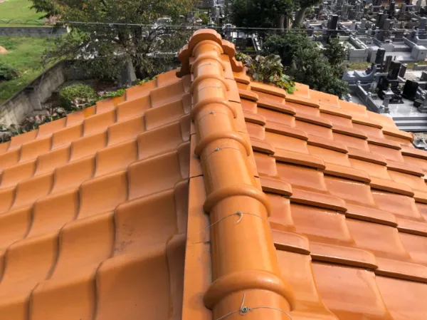 棟瓦の隙間は小さくても危険！川越市で発生している雨漏り被害の多くが“漆喰の劣化”に起因している現実と、詰め直し修繕で防げる3つの被害、さらに長持ちさせるためのメンテナンスのポイント