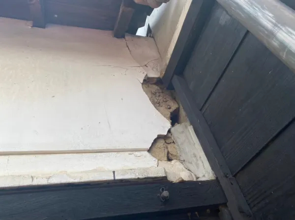 風速25m/sはどれくらい危険？ 鴻巣市で実際に起きている屋根・外壁の破損事例から学ぶ強風被害の実態　屋根が壊れるメカニズムと、今すぐできる予防点検を写真で徹底解説