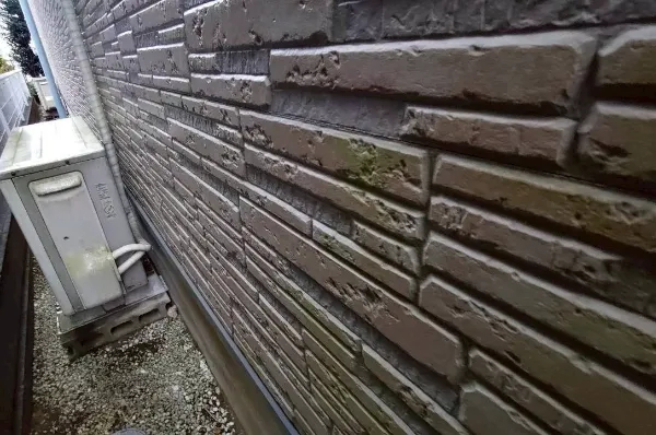 外壁の“退色”は家からのSOS？ 桶川市で増えている色あせトラブルの原因と、 見た目の変化からわかる「再塗装の正しいタイミング」とは？