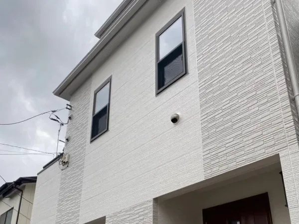 外壁塗装で“冬も暖かい家”にできるって本当？ 上尾市で人気が高まる“遮熱・断熱塗料”の知られざる効果と選び方を紹介 仕組みからメリットまでやさしく解説する冬の快適リフォームガイド