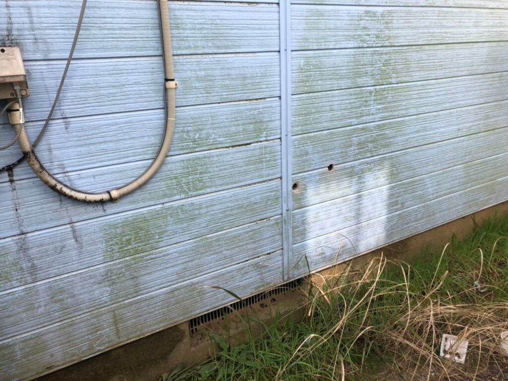 放置は取り返しがつかない！鴻巣市の住宅で外壁塗装剥がれが進行した場合に起こる建物全体の劣化、雨漏りリスク、修繕費増大の深刻な現実と今すぐできるメンテナンス策