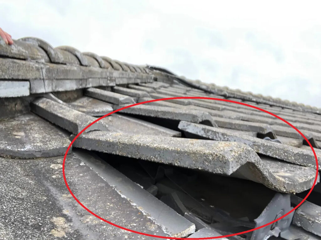 火災保険で屋根修理ができるって本当？ 風災・雪災・台風被害でも“自己負担0円”になるケースを徹底解説！ 築10年以上の住宅で今すぐ見直すべき補償内容と申請のコツとは？