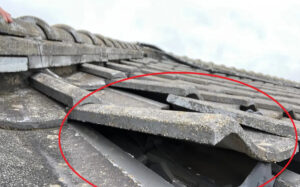 火災保険で屋根修理ができるって本当？ 風災・雪災・台風被害でも“自己負担0円”になるケースを徹底解説！ 築10年以上の住宅で今すぐ見直すべき補償内容と申請のコツとは？