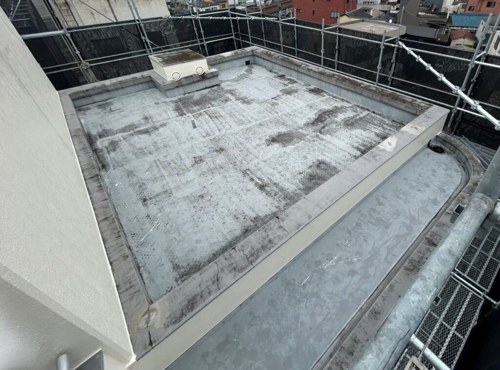 屋上防水を施工する前の全景写真