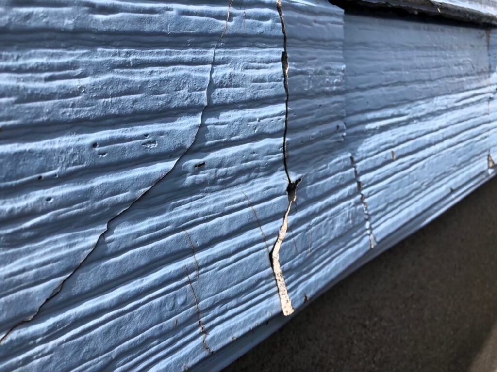 上尾市で外壁が浮いたり膨らんで見えたら要注意 内部腐食の可能性と専門店が推奨する適切な補修方法