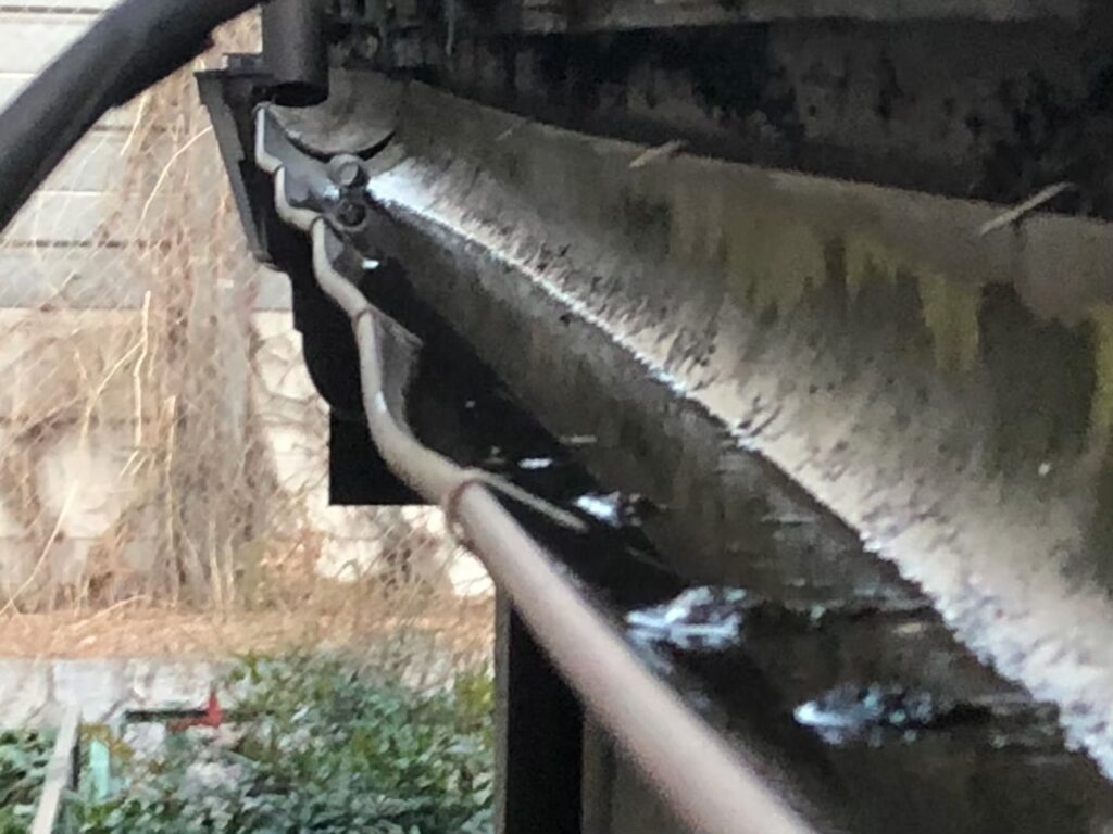 上尾市で雨樋の劣化を見逃さないための5つのチェックポイントとプロが教える修理方法