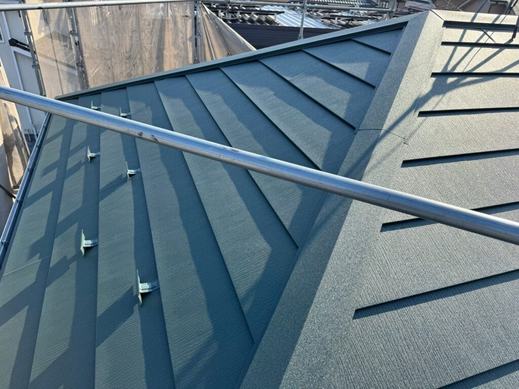 屋根カバー工法とは?メリットデメリットを分かりやすく解説