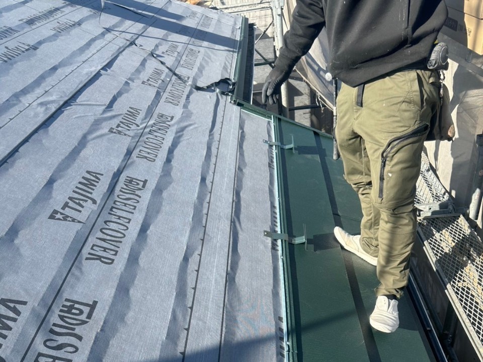 屋根の防水紙(ルーフィング)の種類と性能について解説