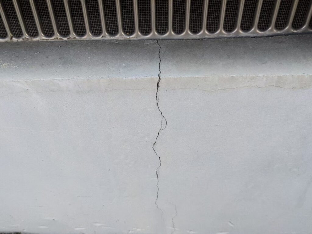 さいたま市で地震のあと、家の基礎にひびが入ったらどうする？ …
