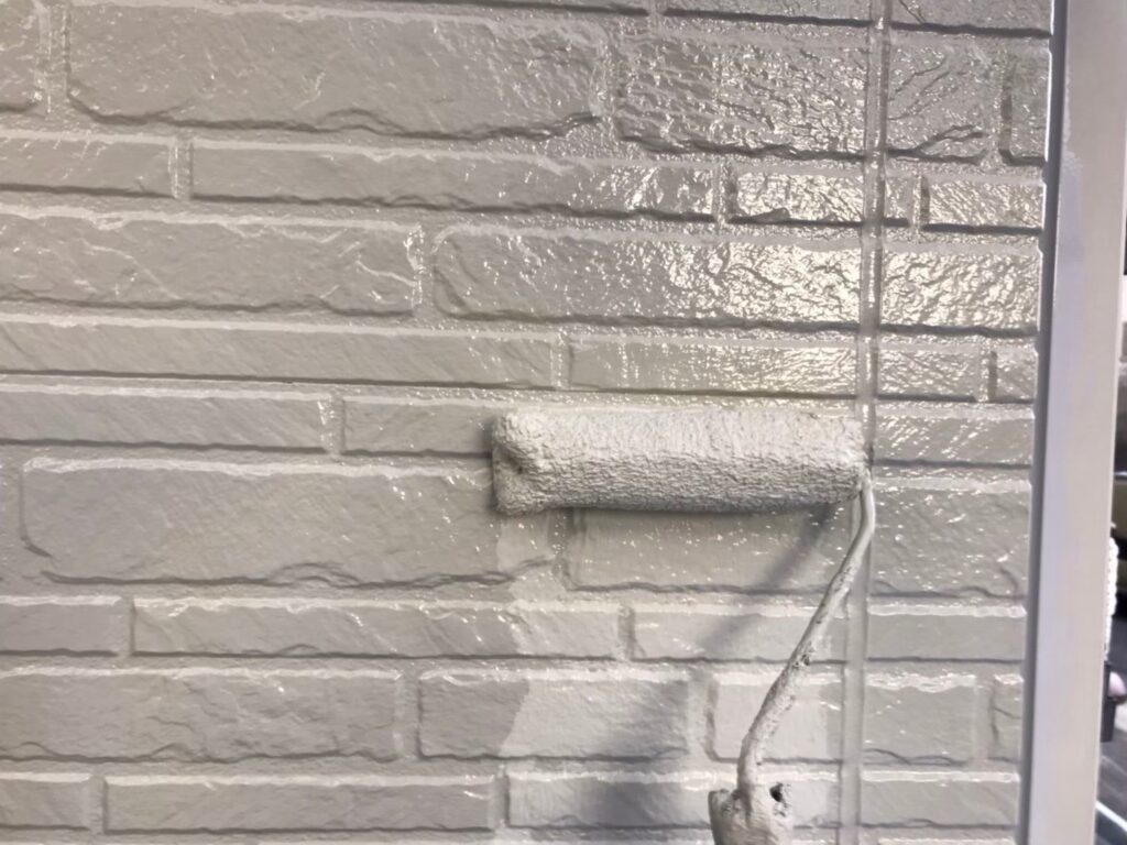 川口市の住宅で発見!外壁の色あせ・チョーキング現象が示す塗り替えのベストタイミング