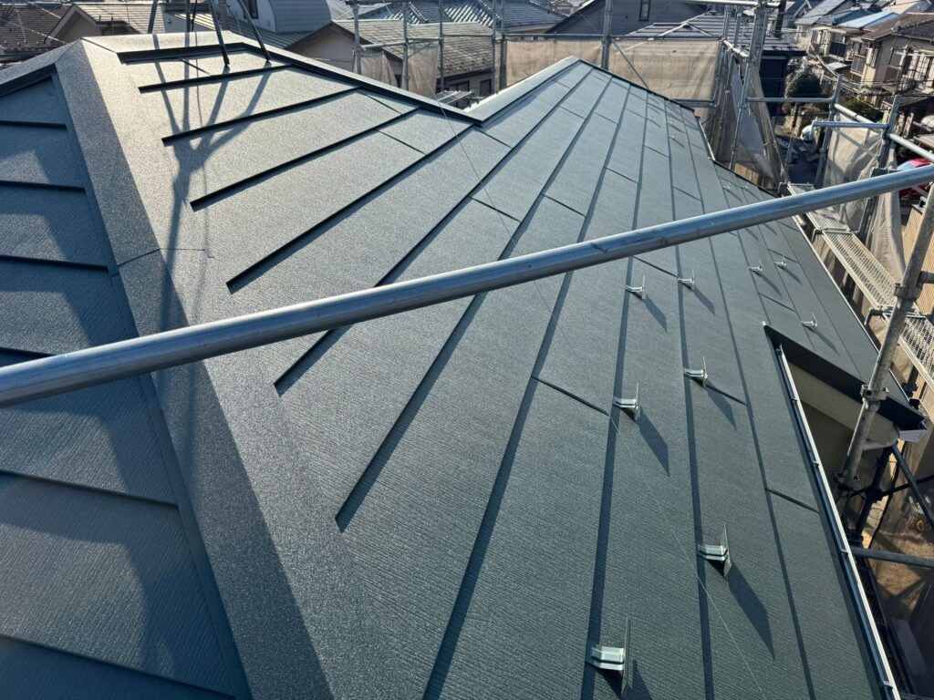 屋根カバー工法とは?メリットデメリットを分かりやすく解説