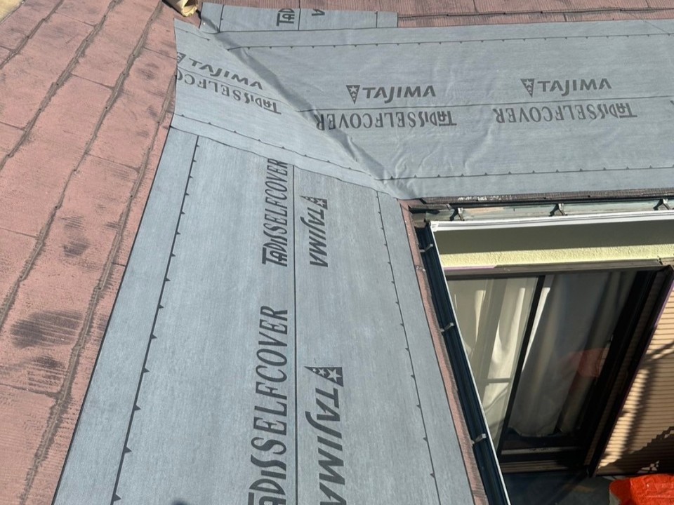 屋根の防水紙(ルーフィング)の種類と性能について解説