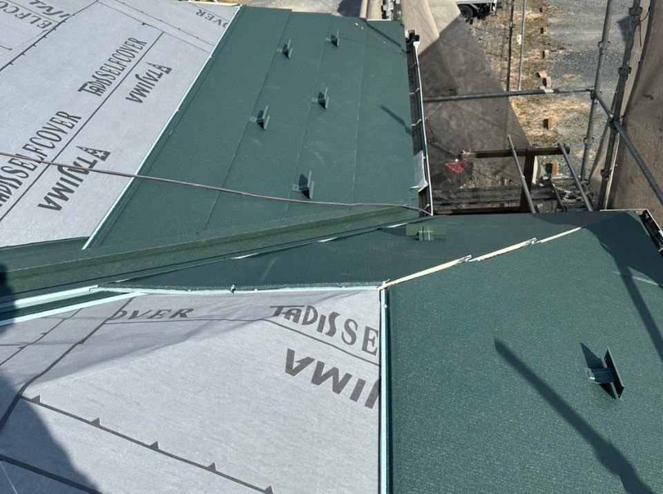 屋根カバー工法とは?メリットデメリットを分かりやすく解説