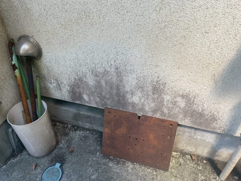 川口市の住宅で発見!外壁の色あせ・チョーキング現象が示す塗り替えのベストタイミング