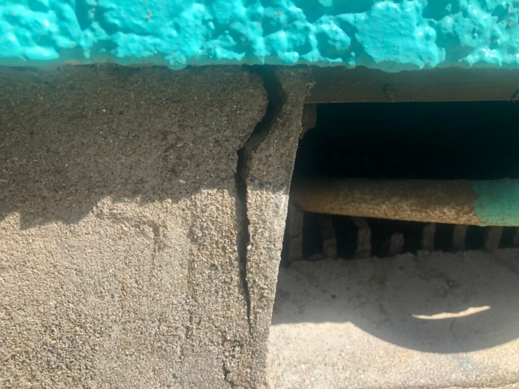 上尾市で基礎ひび割れが住宅の傾きにつながる前に知っておきたい 築年数別のリスクと早期診断で被害を最小化する方法