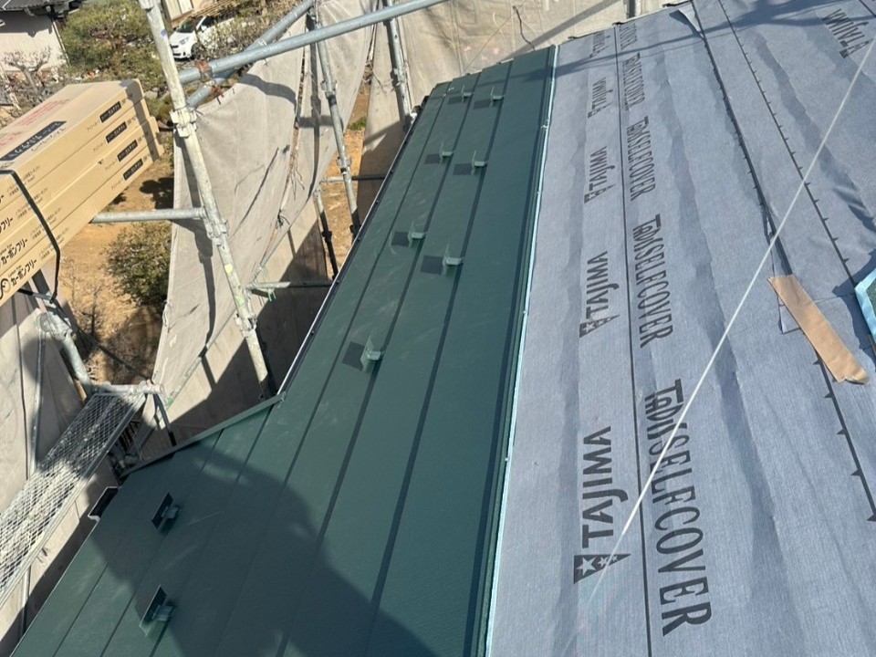 屋根の防水紙(ルーフィング)の種類と性能について解説