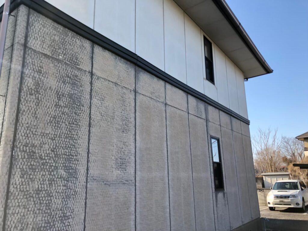 上尾市の住宅で増加中の外壁色あせと塗膜劣化　紫外線ダメージが進む築10〜15年目の再塗装ベストタイミングとは