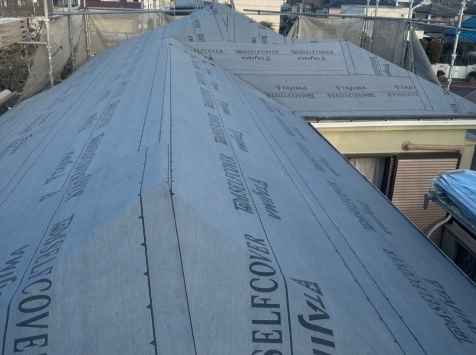 屋根の防水紙(ルーフィング)の種類と性能について解説