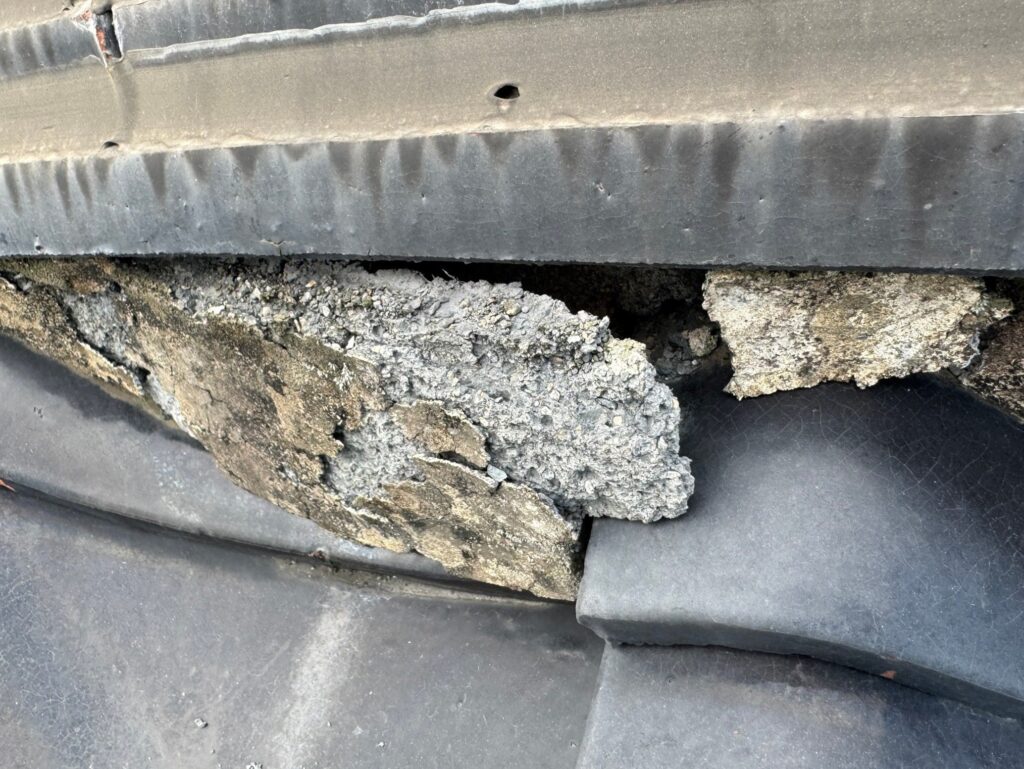 埼玉・大宮で瓦屋根の漆喰が剥がれ始めたら要注意　雨漏り・瓦…