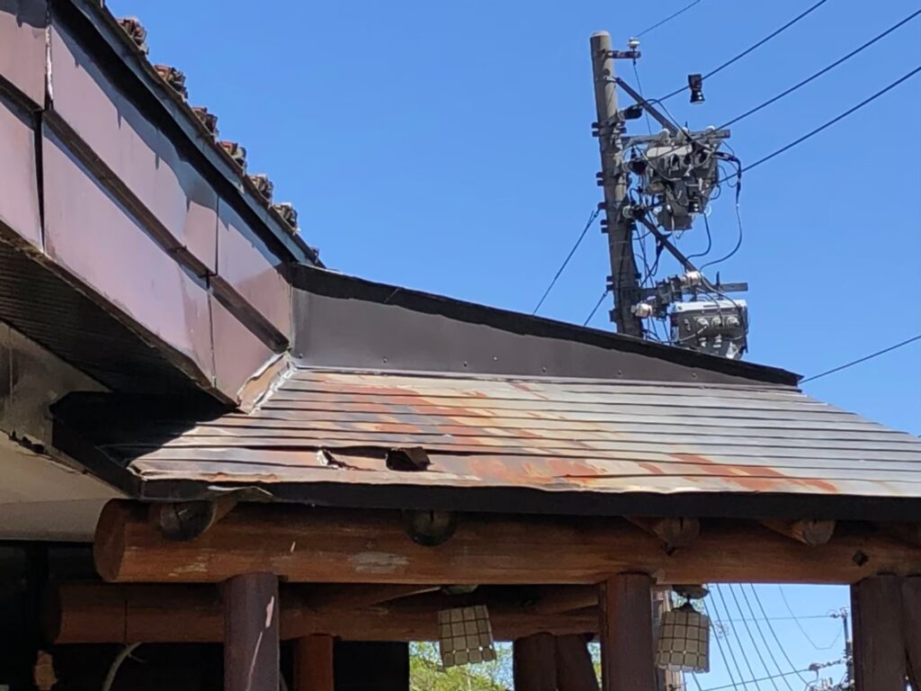 浦和で屋根工事を検討中の方必見!築15年超の住宅に多い屋根材別劣化症状と修繕タイミング