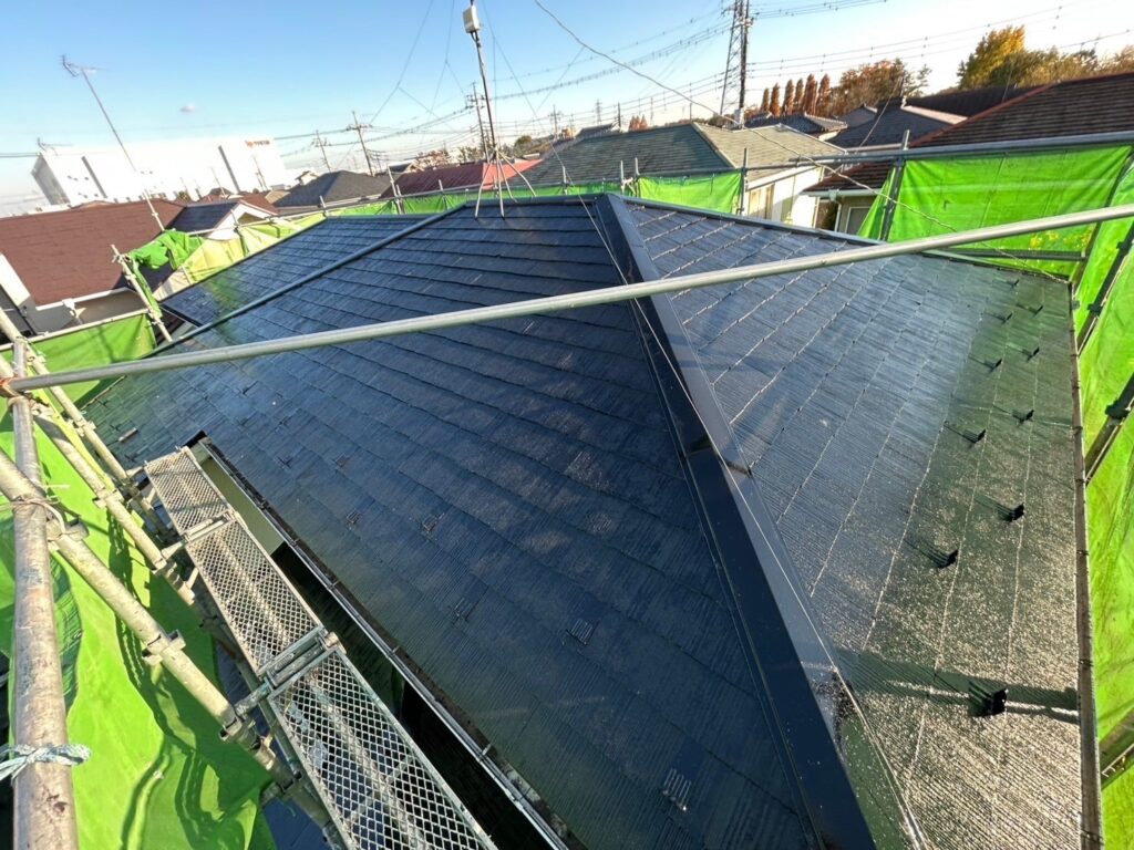 【比企郡の施工事例】屋根塗装工事｜費用に影響したポイントを解説